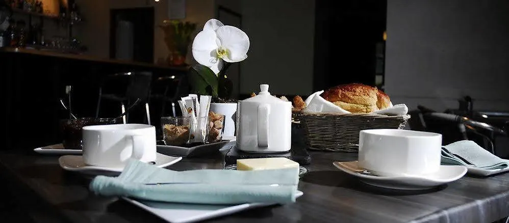 Logis Hotel Restaurant L'Auberge Du Chateau Muret-le-Château