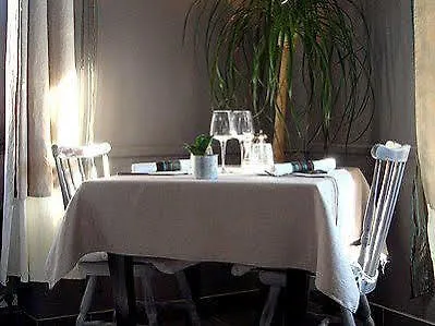 Logis Hotel Restaurant L'Auberge Du Chateau Muret-le-Château 3*,